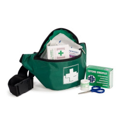 Marsupio con contenuto per piccole emergenza che si possono verificare durante attività all’aperto