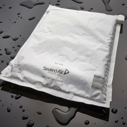 Busta imbottita Mail Lite Tuff Cushioned - impermeabile - D (18 x 26 cm) - bianco - Sealed Air - conf. 10 pezzi